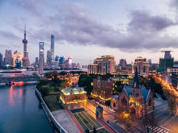 上海小巷中的神秘小店，漫步邂逅之旅